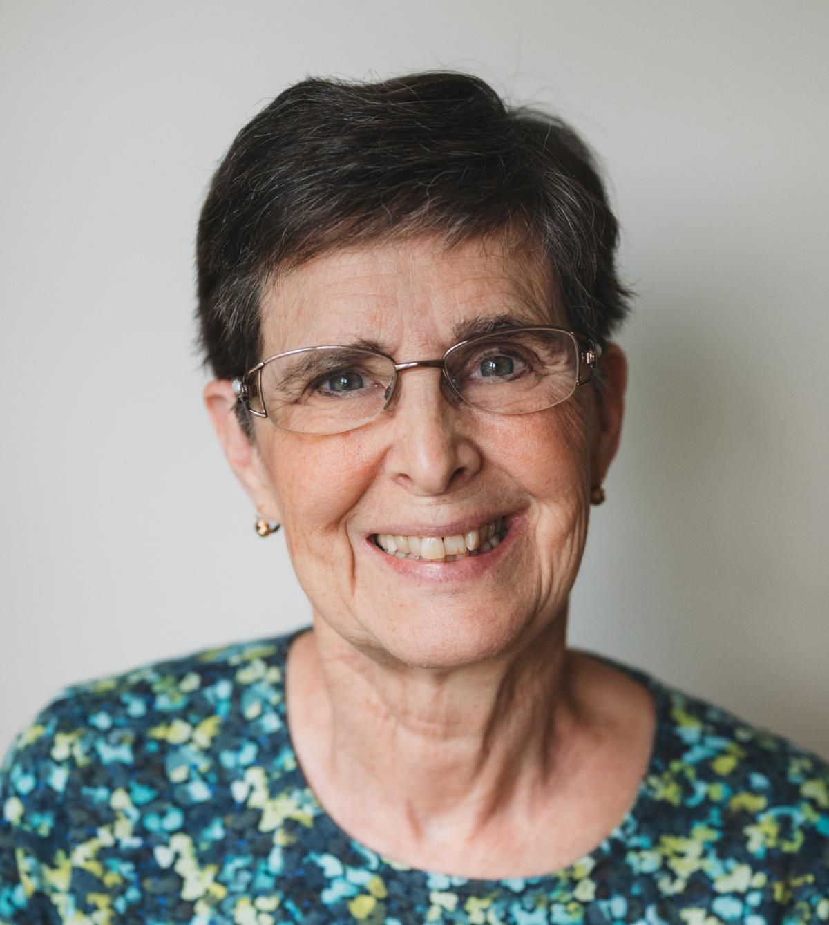 Headshot of genealogy presenter Jacquie Schattner